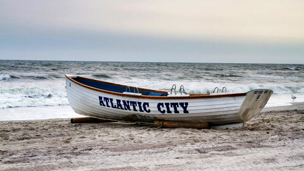 Best Luxury Hotels in Atlantic City near sandy beaches with Atlantic City shoreline and ocean waves