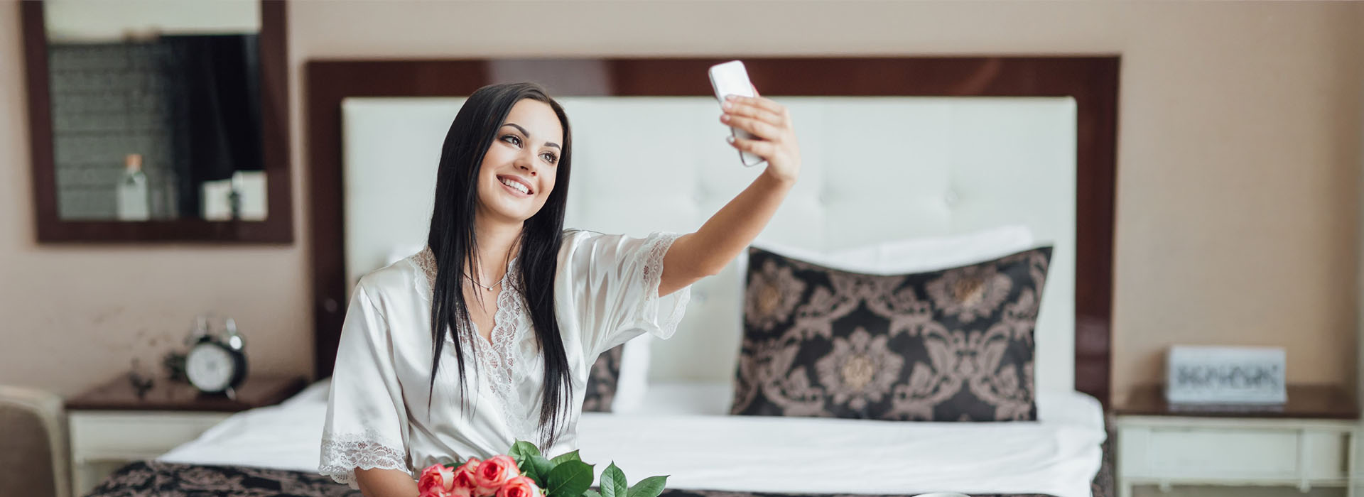 10 Things to Do the Moment You Check Into a Hotel Room post thumbnail image